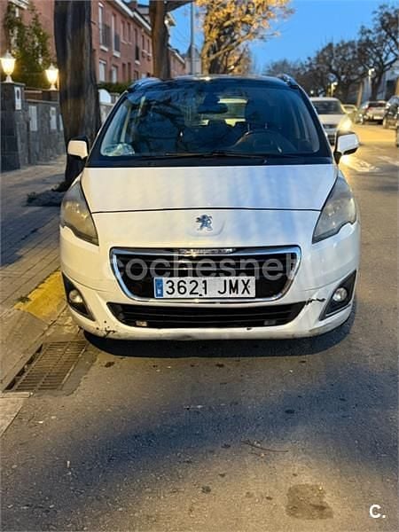 Usado Peugeot 5008 Allure 120 CV (88 kW) 2016 Blanco Monovolumen