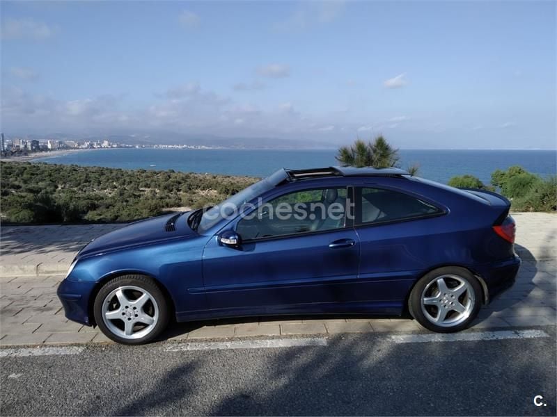Usado Mercedes C230 197 CV (144 kW) 2001 Azul Berlina