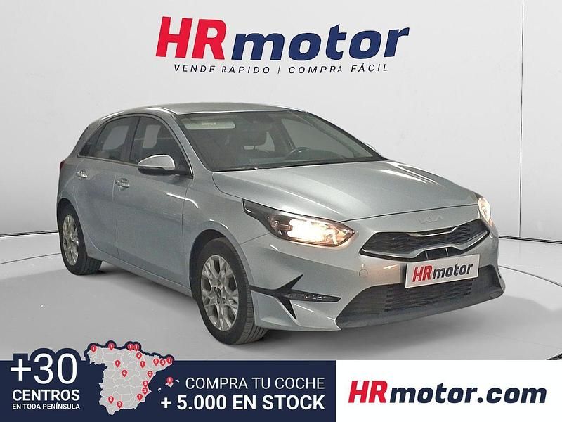 Gris / plata Usado 2023 Kia Ceed Utilitario | 16.350 € (Precio justo) - Imagen 1/4