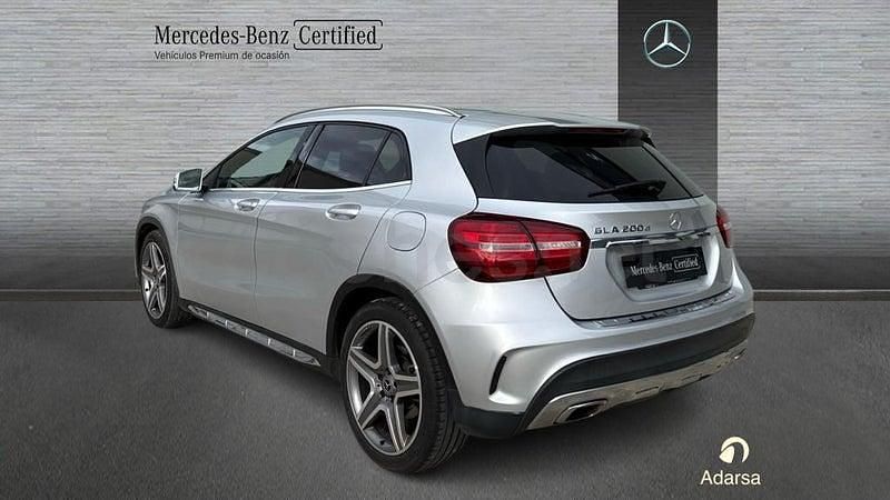 Usado Mercedes GLA200 AMG line 136 CV (100 kW) 2018 Gris / plata SUV