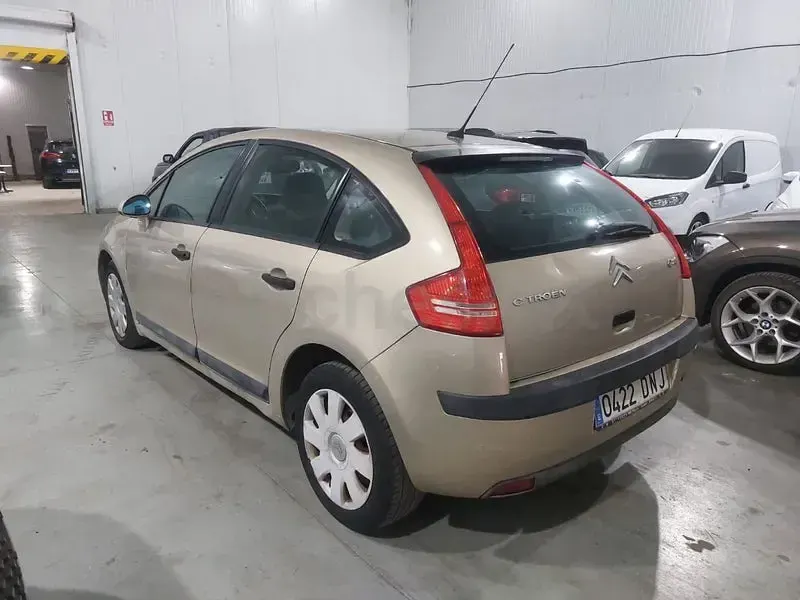 Usado Citroën C4 92 CV (67 kW) 2005 Beige Berlina
