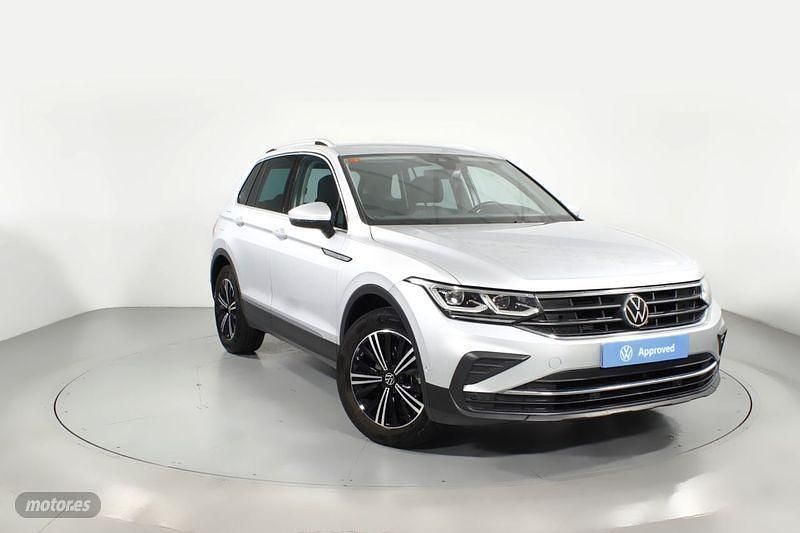 Plateado Usado 2021 VW Tiguan Life SUV | 26.200 € (Precio justo) - Imagen 1/4