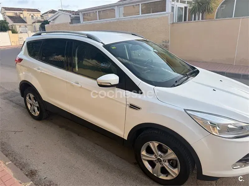 Usado Ford Kuga Trend 140 CV (102 kW) 2013 Blanco SUV