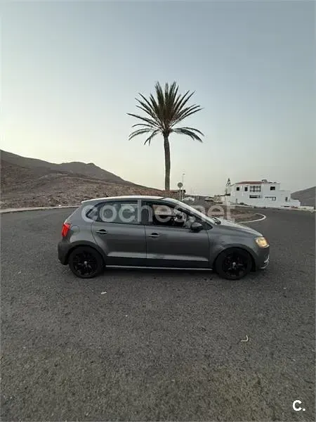 Usado VW Polo 90 CV (66 kW) 2017 Gris / plata Berlina