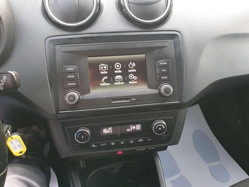 Usado Seat Ibiza Style 105 CV (77 kW) 2017 Gris Utilitario