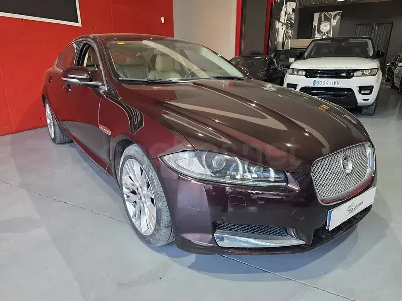 Usado Jaguar XF Premium Luxury 238 CV (175 kW) 2011 Granate Berlina