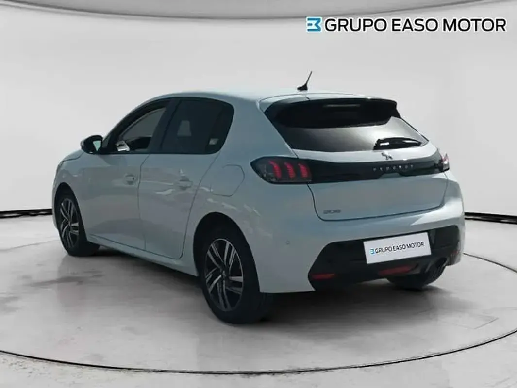 Usado Peugeot 208 Allure 102 CV (75 kW) 2021 Blanco Utilitario