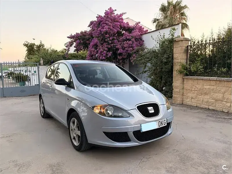 Usado Seat Altea Reference 105 CV (77 kW) 2005 Azul Monovolumen