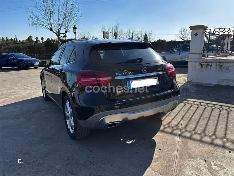 Usado Mercedes GLA250 211 CV (155 kW) 2019 Negro SUV