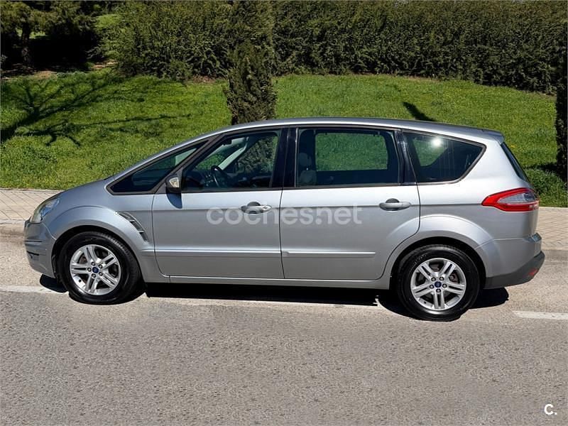 Usado Ford S-MAX Trend 140 CV (102 kW) 2011 Gris / plata Monovolumen