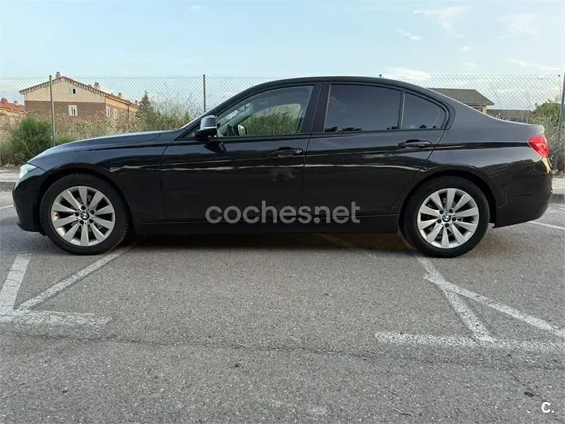 Usado BMW 318 Comfort Edition 143 CV (105 kW) 2015 Marrón Berlina