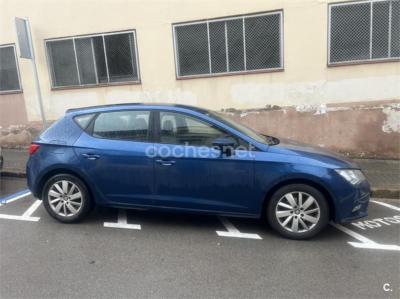 Usado Seat Leon Style 105 CV (77 kW) 2014 Azul Berlina