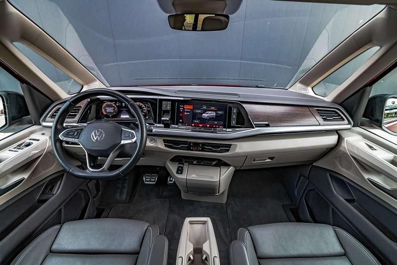 Usado VW Multivan Style 150 CV (110 kW) 2025 Rojo Van