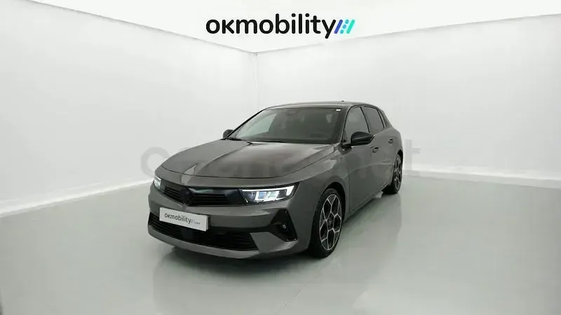 Usado Opel Astra 130 CV (95 kW) 2023 Gris / plata Berlina