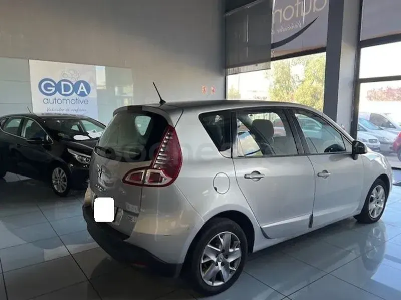 Usado Renault Scénic Authentique 95 CV (69 kW) 2011 Gris / plata Monovolumen