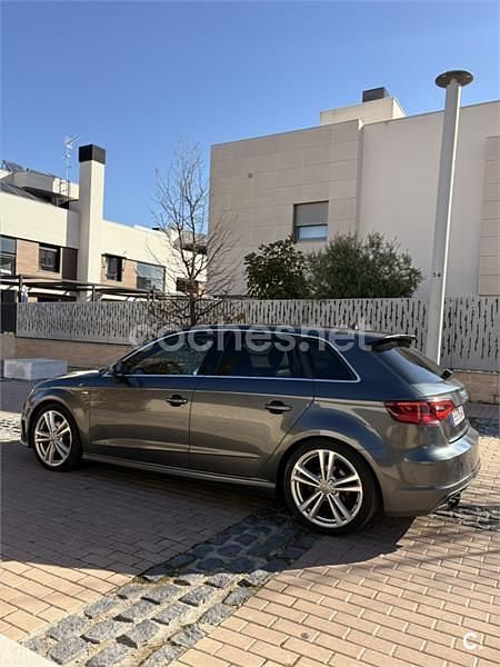 Usado Audi A3 Attraction 122 CV (89 kW) 2014 Gris / plata Berlina