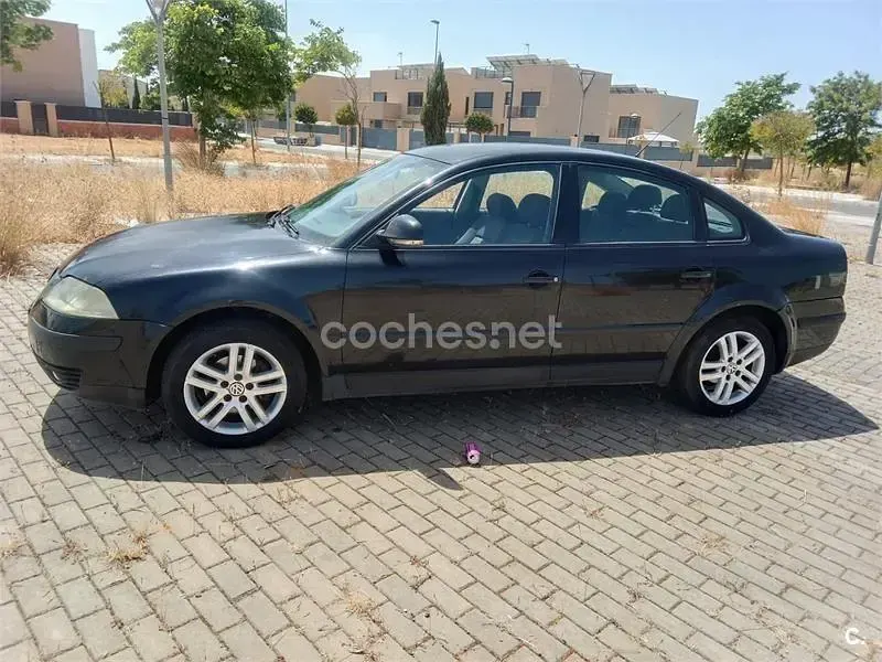 Usado VW Passat Advance 105 CV (77 kW) 2005 Negro Berlina