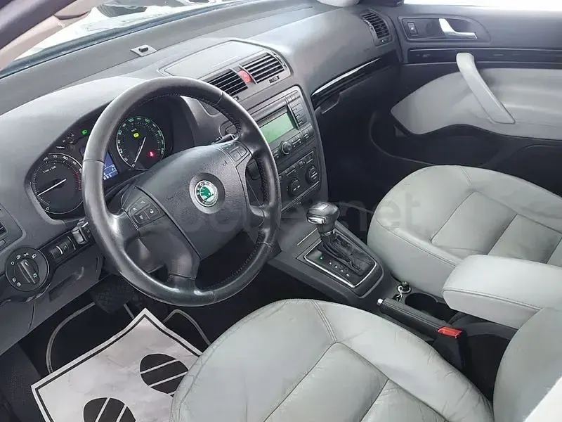 Usado Skoda Octavia 140 CV (102 kW) 2007 Negro Berlina