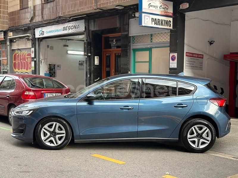 Usado Ford Focus Trend 120 CV (88 kW) 2022 Azul Berlina