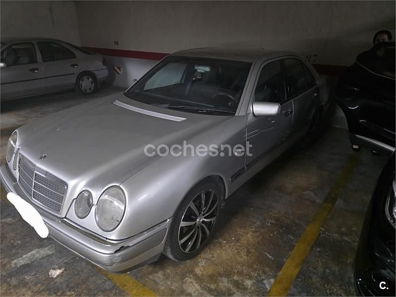 Usado Mercedes E280 Elegance 204 CV (150 kW) 1997 Gris / plata Berlina