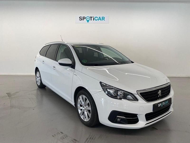 Usado Peugeot 308 SW Style 131 CV (96 kW) 2018 Blanco Familiar