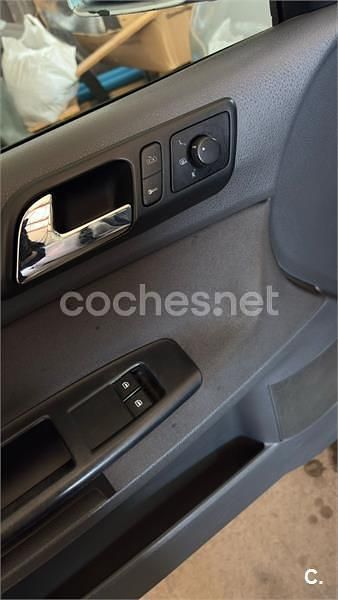 Usado VW Polo Trendline 75 CV (55 kW) 2004 Gris / plata Utilitario