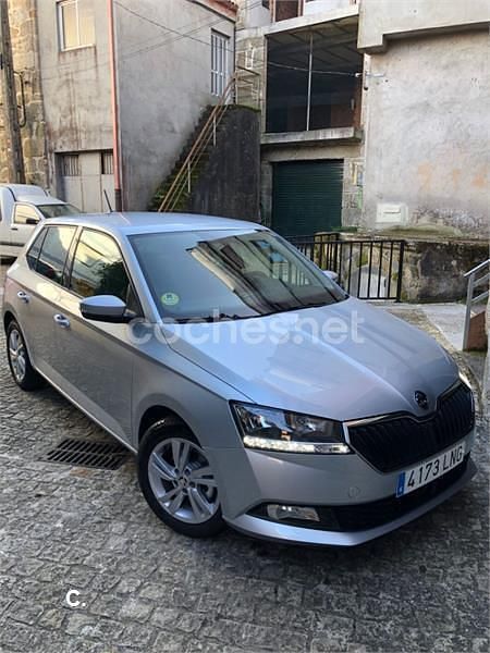 Usado Skoda Fabia Ambition 95 CV (69 kW) 2021 Gris / plata Berlina