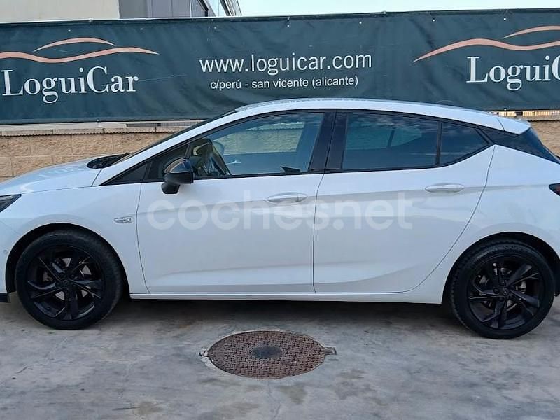 Usado Opel Astra Edition 105 CV (77 kW) 2021 Blanco Berlina
