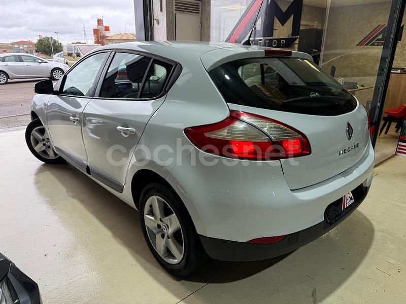 Usado Renault Mégane Business 95 CV (69 kW) 2014 Blanco Berlina