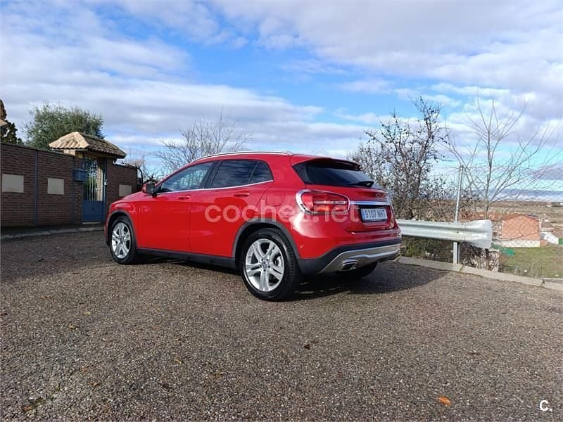 Usado Mercedes GLA200 Urban 156 CV (114 kW) 2015 Rojo SUV