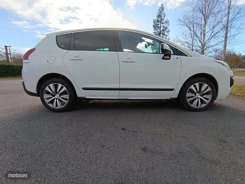 Usado Peugeot 3008 Style 150 CV (110 kW) 2014 Blanco Familiar
