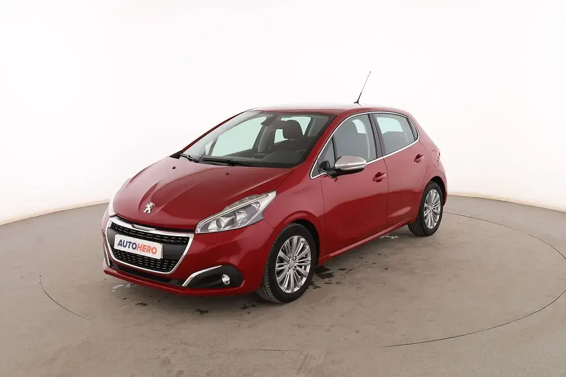 Usado Peugeot 208 Allure 100 CV (73 kW) 2018 Utilitario