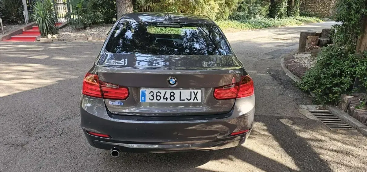 Usado BMW 318 Sport Line 143 CV (105 kW) 2014 Marrón Berlina