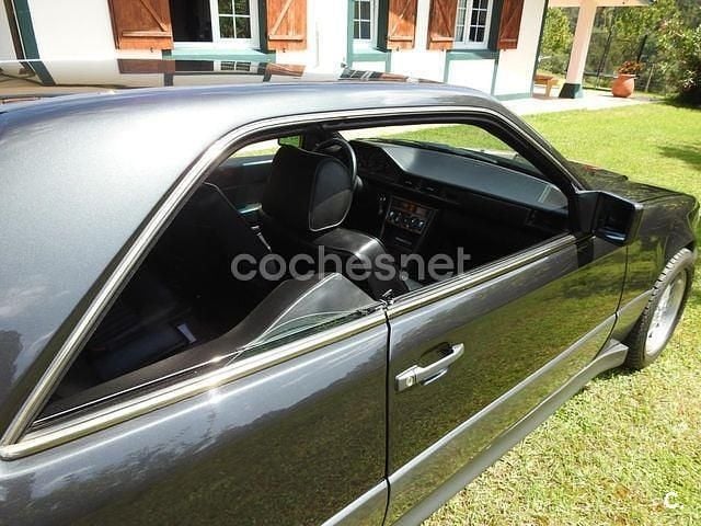 Usado Mercedes E300 231 CV (169 kW) 1993 Negro Berlina