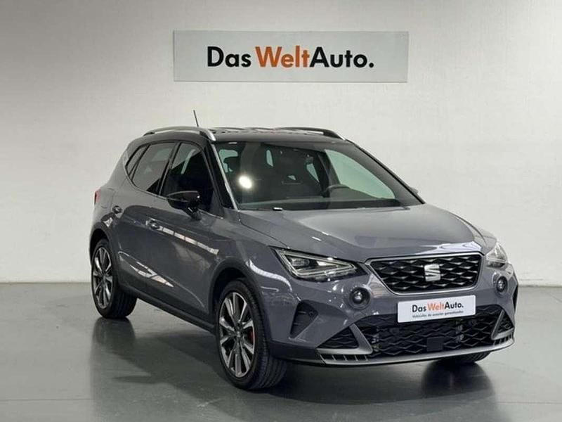 Gris Usado 2025 Seat Arona FR SUV | 20.900 € (Precio justo) - Imagen 1/4