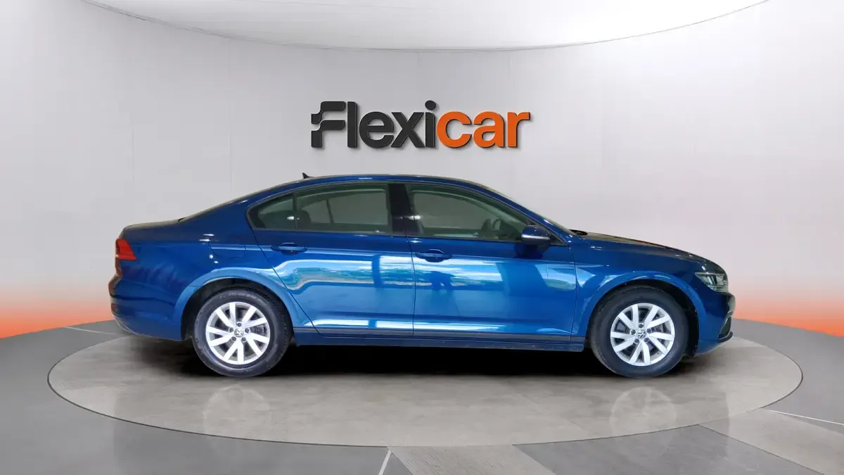 Usado VW Passat Business 120 CV (88 kW) 2020 Azul Berlina