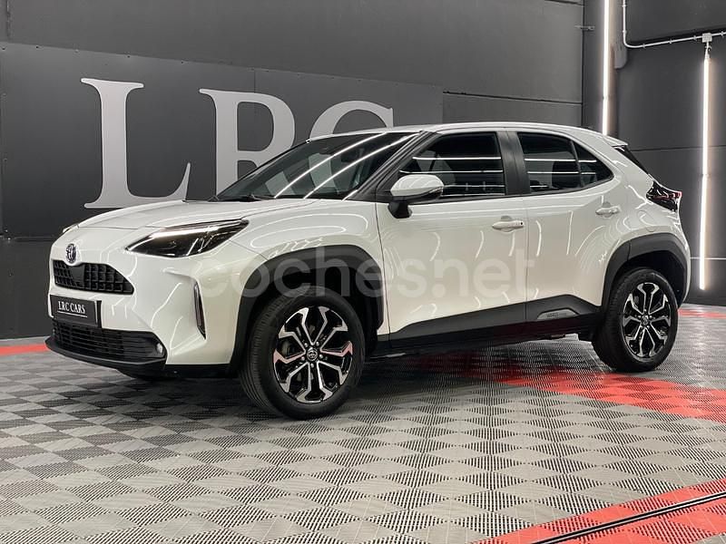 Blanco Usado 2022 Toyota Yaris Hybrid Connect Style SUV | 21.800 € (Buen precio) - Imagen 1/4