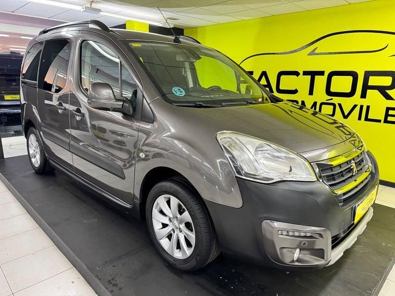 Usado Peugeot Partner Tepee Outdoor 100 CV (73 kW) 2016 Beige Monovolumen