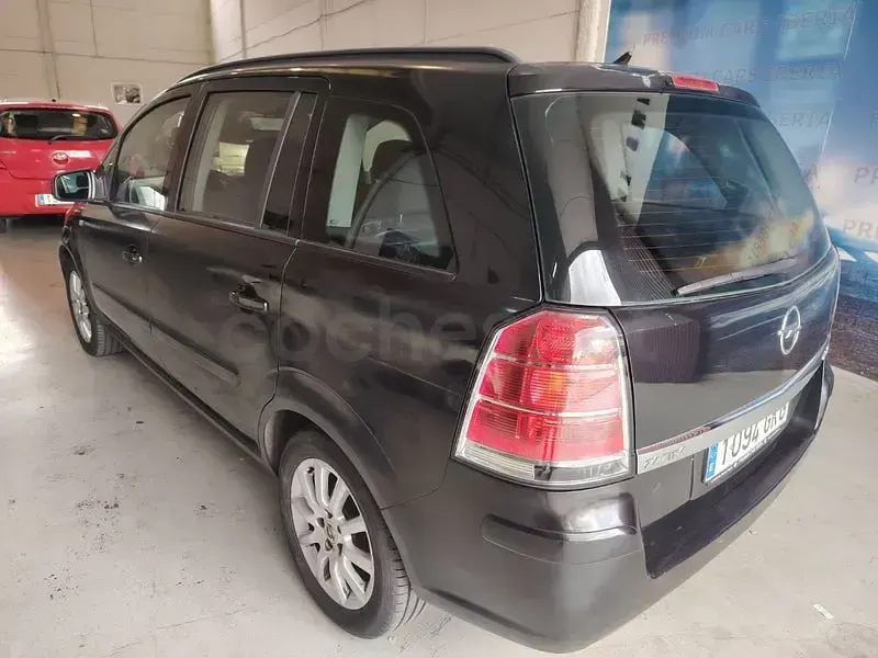 Usado Opel Zafira Cosmo 120 CV (88 kW) 2008 Negro Monovolumen
