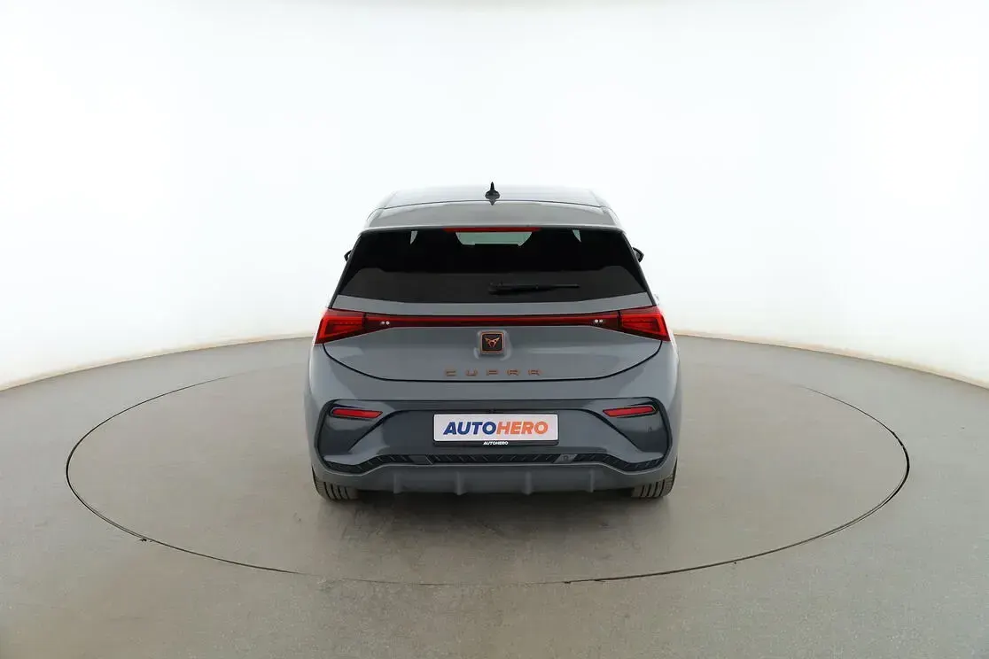 Usado Cupra Born 169 kW (231 CV) 2023 Gris Utilitario