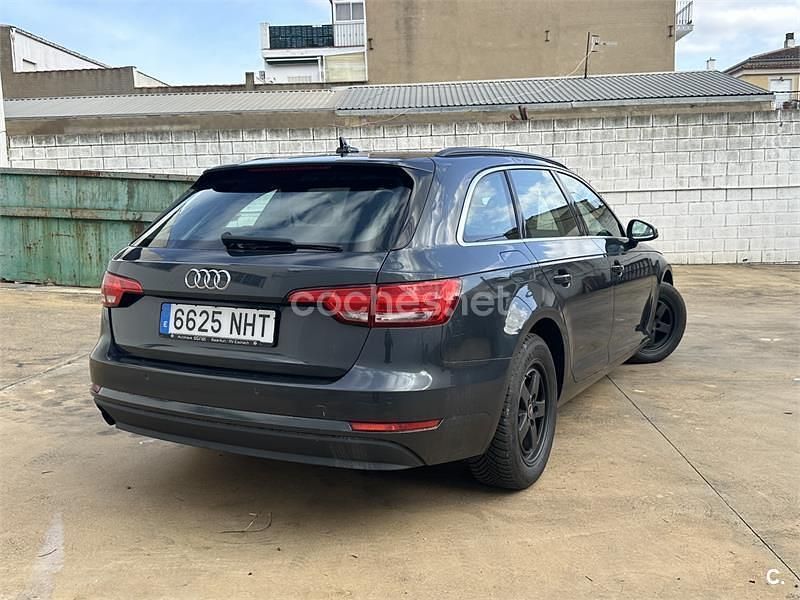 Usado Audi A4 Design 150 HP (110 kW) 2016 Preto Carrinha