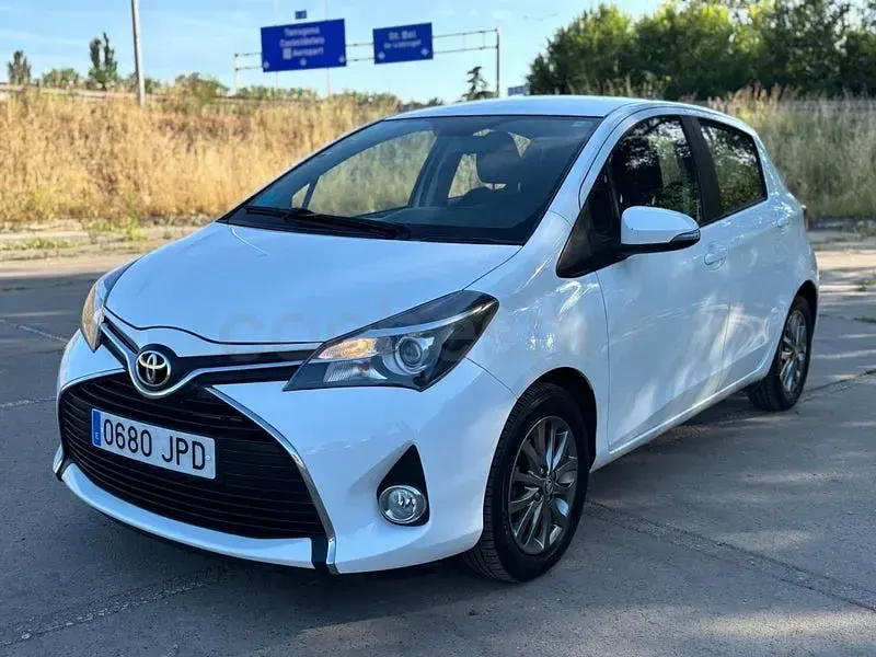 Usado Toyota Yaris Active 99 CV (72 kW) 2016 Blanco Berlina