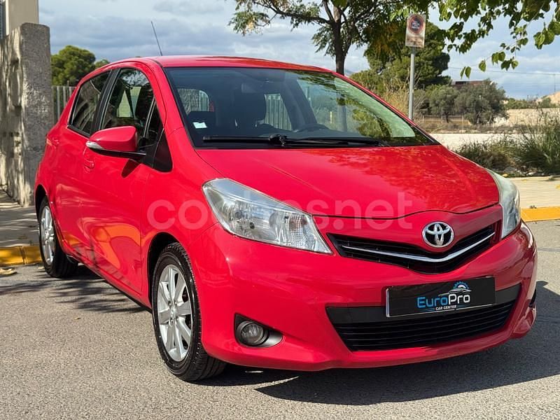 Usado Toyota Yaris Active 90 CV (66 kW) 2012 Rojo Berlina
