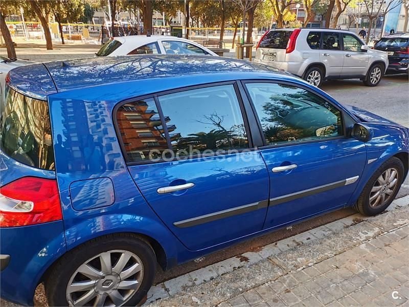 Usado Renault Mégane II Dynamique 115 CV (84 kW) 2006 Azul Berlina