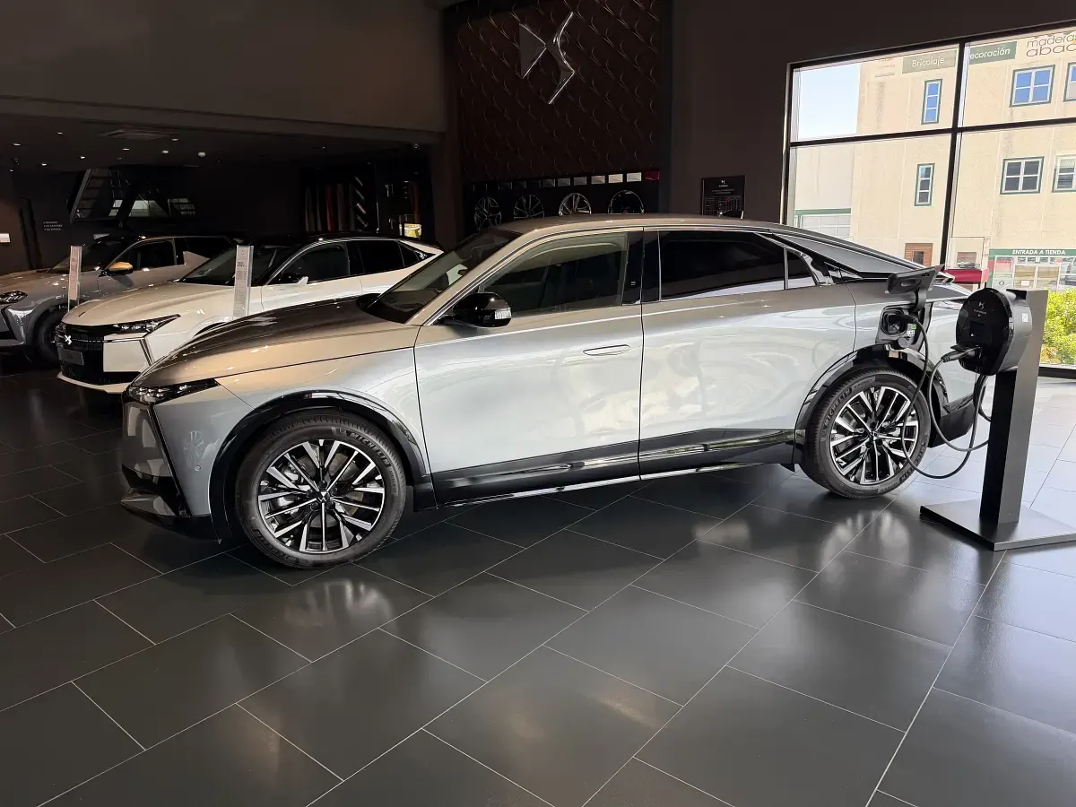 Nuevo DS Automobiles N°8 180 kW (245 CV) 2026 Gris SUV