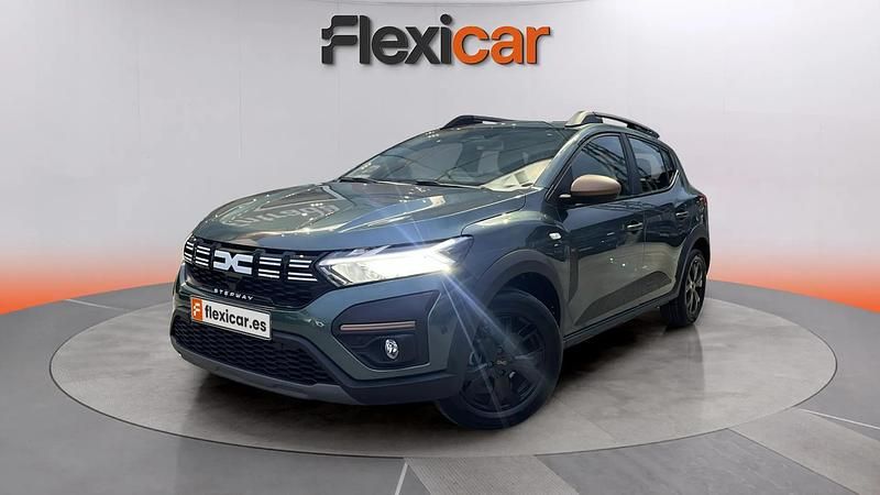 Usado Dacia Sandero Expression 101 HP (74 kW) 2025 Verde Sedan