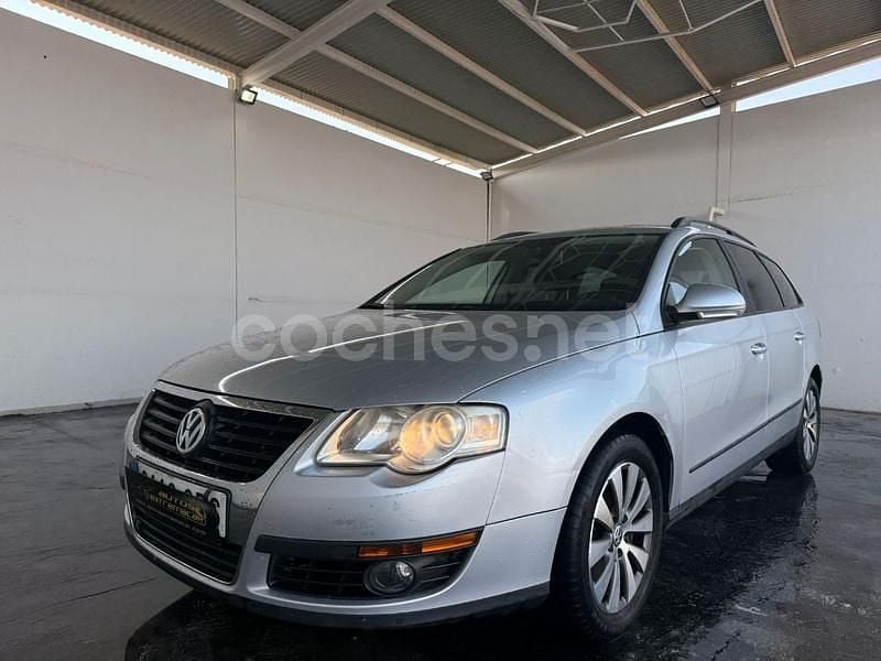 Usado VW Passat Advance 110 CV (80 kW) 2008 Gris / plata Familiar