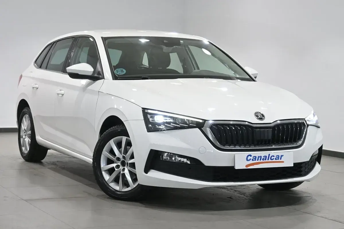 Usado Skoda Scala Style 116 CV (85 kW) 2019 Blanco Utilitario
