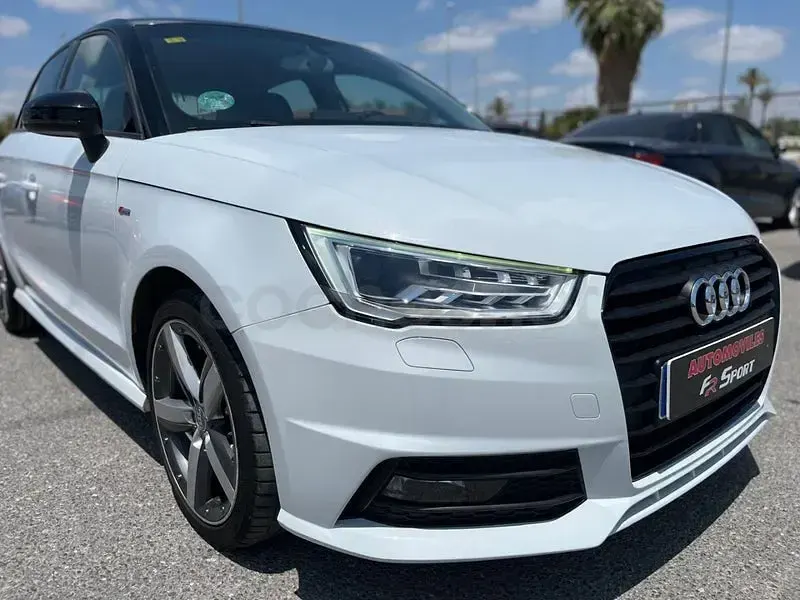 Usado Audi A1 Sportback Attraction 95 CV (69 kW) 2015 Blanco Utilitario