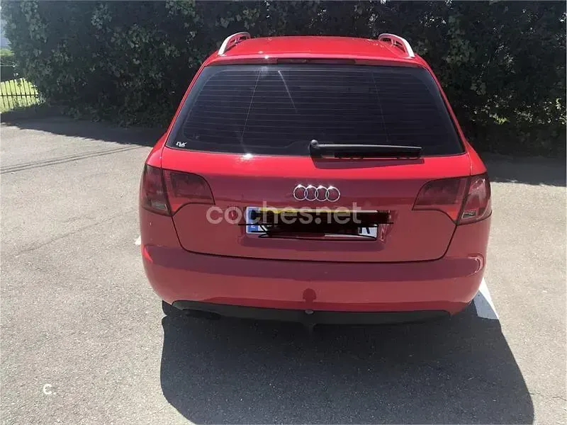 Usado Audi A4 140 CV (102 kW) 2005 Rojo Familiar